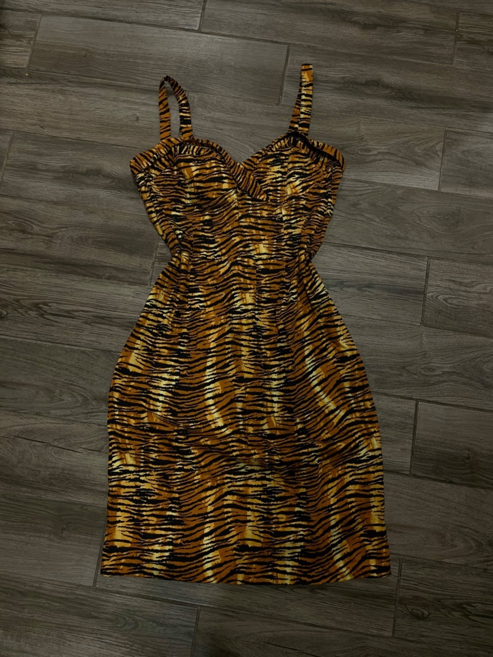Deadly dames tiger dress - Picture 2 of 2